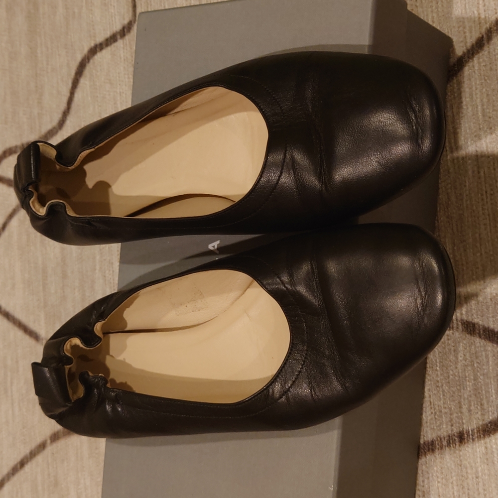 Everlane Day Flat Black leather sz 7.5 made in italy